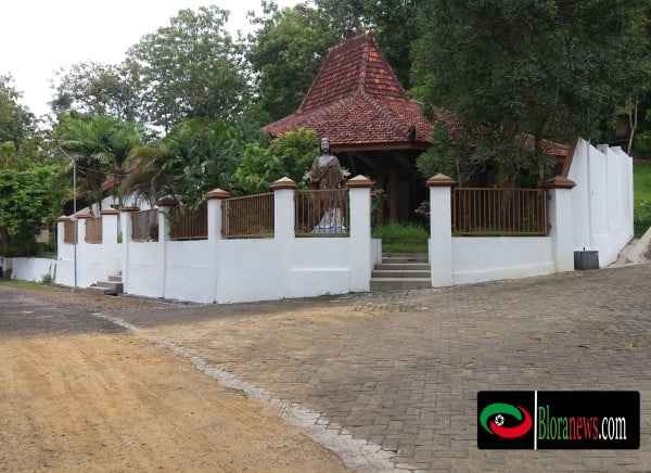 Gagasan pendirian Wireskat sendiri bermula dari Romo Siveri, Romo Ernesto Fervari serta Romo Fornasari pada tahun 1970. Beliau bertiga secara bergantian menjadi pastor paroki Santo Pius X Blora. Secara resmi Wireskat berdiri pada 21 Agustus 1971, dalam perkembangannya Romo Ernesto Fervari mendapatkan bantuan lahan dari Pemerintah Kabupaten Blora seluas 6 Hektar. Tanah bantuan dari pemerintah ini berupa perbukitan kapur dan lahan persawahan.