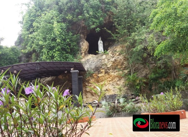 Di Wireskat terdapat tempat utama untuk melakukan kegiatan rohani dan berdoa, tempat itu bernama Goa Maria Sendangharjo. Fasilitas yang terdapat di Goa Maria Sendangharjo adalah Jalan Salib, dan Pendopo yang biasa dipakai untuk berdoa. Disamping itu, bagi peziarah yang memiliki devosi khusus kepada Bunda Maria dapat mengikuti upacara Ekaristi yang diadakan setiap malam Jum’at Kliwon pukul tujuh malam. Bagi para peziarah yang ingin menginap disediakan penginapan yang dapat memuat sampai tiga puluh orang.