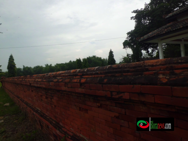 Batu bata makam gedong ageng