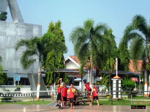aktifitas di alon alon blora
