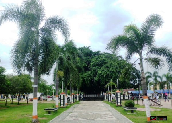 Wringin Kurung merupakan ikon Alun – alun Blora