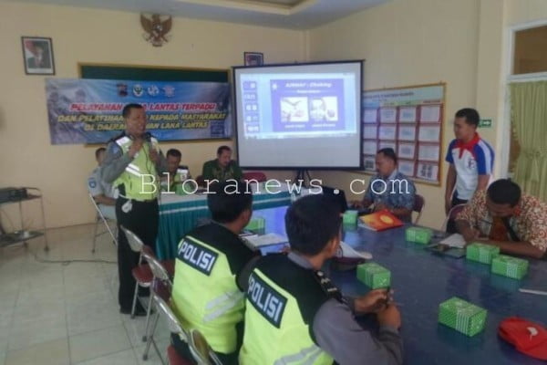 SATLANTAS GELAR PPGD KEPADA WARGA
