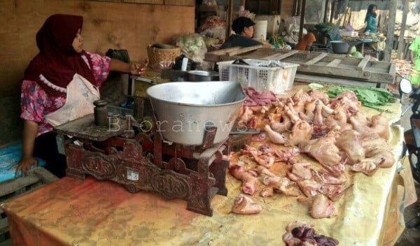 Harga daging ayam di Pasar Induk Blora