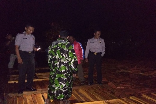 Kondisi Rumah yang disapu angin kencang di Sumberejo Randublatung
