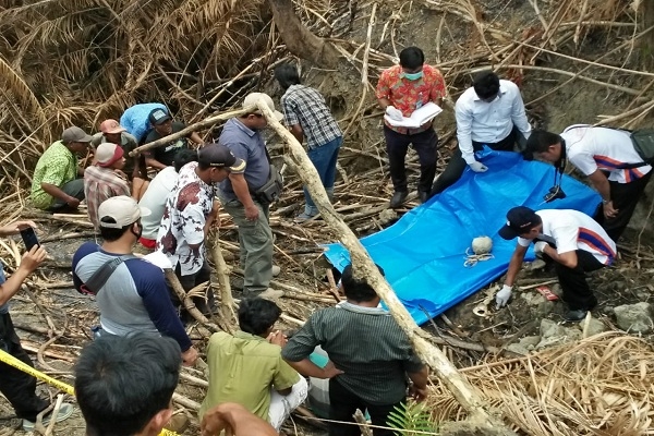 Situasi evakuasi tengkorak dan tulang belulang di Jurang Desa Janjang Jiken Blora, Rabu (24/10)