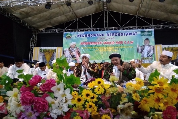 Kedungwaru Bersholawat di lapangan Desa Kedungwaru Kecamatan Kunduran