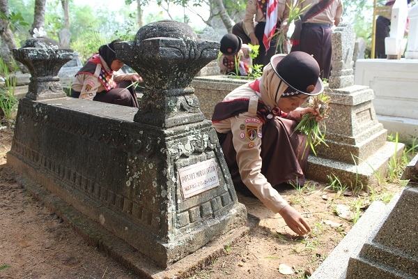 Makam pahlawan nasional, Potjut Meurah Intan, di kompleks pemakaman Desa Temurejo, Kecamatan Blora kota