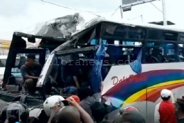 SOPIR BUS ASAL BLORA NYARIS KORBANKAN NYAWA PENUMPANG