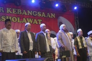 GEMURUHNYA LANTUNAN SHOLAWAT DI HUT ALUGORO 410