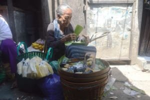 KULINER BLORA : JAJAN PASAR BLORA, KUDAPAN NIKMAT PENUH NOSTALGIA