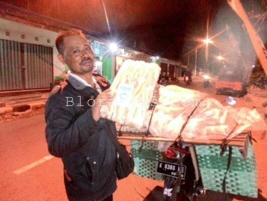 CARI TAMBAHAN PENGHASILAN PNS DI BLORA JUALAN KERUPUK RAMBAK