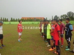 AGUS BARMEN PERTAHANKAN PEMAIN LAMA