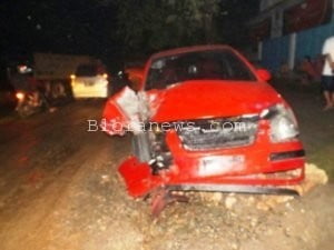 HILANG KENDALI, HONDA JAZZ TABRAK TRUK