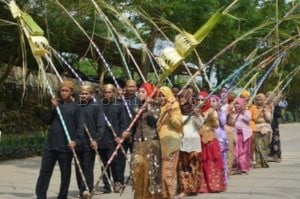 GMM – BULOG GILING TEBU PERDANA 2017, PETANI SUMRINGAH