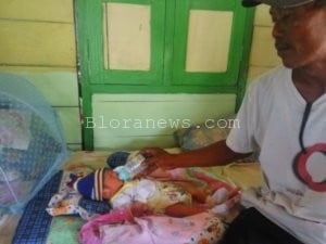 MENGGEMPARKAN , BAYI LAKI-LAKI DI TEMUKAN DI DEPAN RUMAH WARGA MURAHARJO