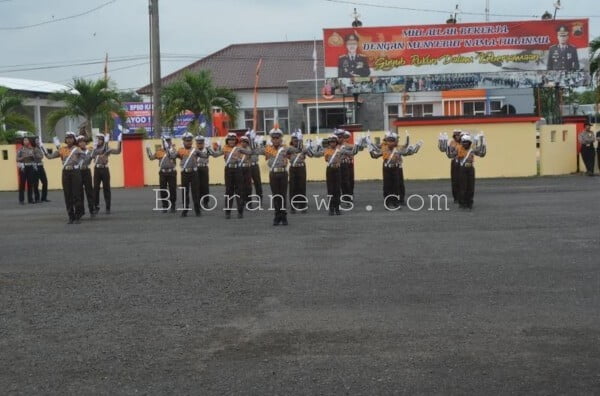 PULUHAN SISWA IKUTI LATIHAN POCIL