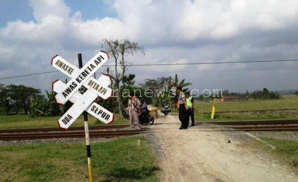 DILARANG BERAKTIVITAS DI JALUR KERETA API