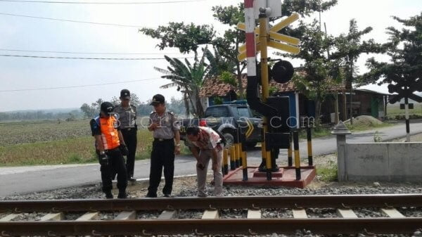 KESELAMATAN PADA JALUR KERETA API