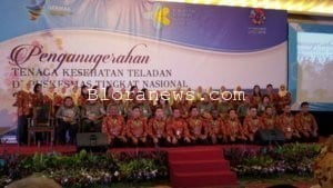 KADO HUT RI KE- 72 UNTUK BLORA : DOKTER KUNDURAN TERIMA PENGHARGAAN TENAGA KESEHATAN TELADAN NASIONAL