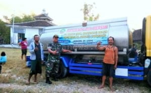 PEDULI WARGA, BABINSA BANTU BANGUN RUMAH DAN DROPING AIR