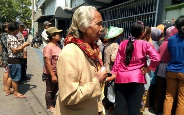 2.500 BUNGKUS DAGING KURBAN DI BAGIKAN MASJID AGUNG BAITUN NUR