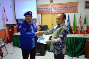 HARI TERAKHIR PENELITIAN ADMINISTRASI KPU, DAFTAR ANGGOTA PARTAI HANURA DIKEMBALIKAN