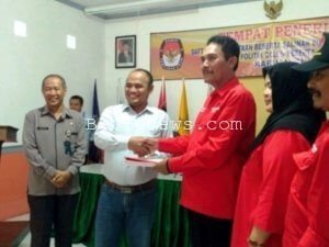 PDI PERJUANGAN SERAHKAN DAFTAR ANGGOTA KE KPU