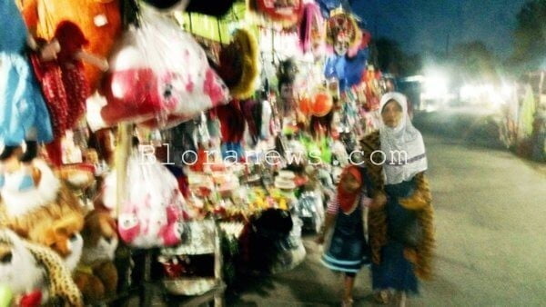 PEDAGANG CINDERA MATA PENUHI LOKASI HAUL SYEH ABDUL QOHAR NGAMPEL