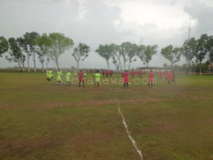 PESERTA TURNAMEN KEONG MAS CUP GELAR DOA BERSAMA UNTUK CHOIRUL HUDA KIPER PERSELA