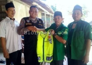 BRIPTU SUYONO SERAHKAN BANTUAN ROMPI DAN LAMPU LALIN KEPADA SATKORYON BANSER JATI