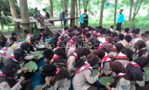 DIGUYUR HUJAN, PESERTA PAB SAKA WANABAKTI TETAP CERIA