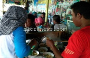 MIE AYAM GRATIS DI KEDAI MIE AYAM BAKAR MAS EBID SETRO TAMANREJO TUNJUNGAN
