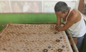 BATIK KARYA DIFABEL BLORA DIAPRESIASI GUBERNUR JATENG