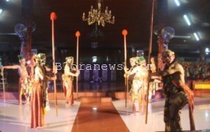 BEKSAN LAWUNG, TARI CIPTAAN SRI SULTAN HB I DIPENTASKAN DI PENDOPO BUPATI BLORA