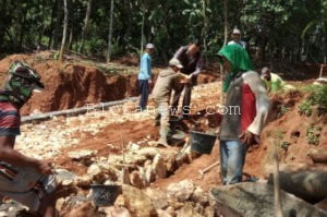 JALAN RUSAK DI SENDANG WATES -KEDUNGBACIN TODANAN, WARGA SETEMPAT KERJA BAKTI