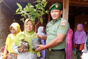 IBU RUMAH TANGGA DI DESA JIPANG CEPU IKUTI PELATIHAN BUDI DAYA TANAMAN BUAH