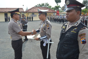 UNGKAP KASUS STNK PALSU, ANGGOTA POLRES BLORA DAPAT PENGHARGAAN
