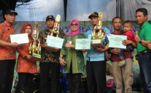 WARGA TODANAN MENANGKAN LOMBA DURIAN TINGKAT KABUPATEN BLORA