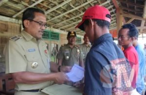 KORBAN KEBAKARAN DI JOMBLANG TERIMA BANTUAN DARI BPBD JATENG