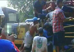 TRAGIS ! KECELAKAAN TRUK DI JEMBATAN CANGGAH NGAWEN, KAKI SOPIR PUTUS