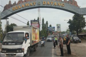 TEKAN KEJAHATAN JALANAN, POLRES KERAHKAN PULUHAN ANGGOTA DI PERBATASAN JATENG – JATIM