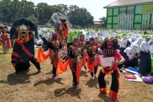 IMPARA TAMPILKAN SENI BARONG DI PEMBUKAAN PBAK UIN WALISONGO 2018