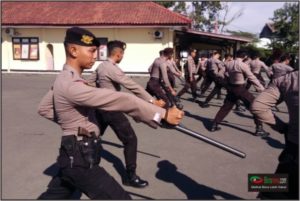CEGAH KERUSUHAN PEMILU 2019, SABHARA POLRES BLORA BERLATIH BELA DIRI