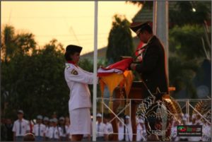 DANDIM RYZADLY PIMPIN UPACARA PENURUNAN BENDERA DI ALUN-ALUN BLORA