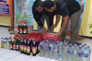 JELANG PEMILU, APARAT AMANKAN PULUHAN LITER MIRAS BERBAGAI JENIS