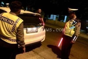 MOBIL MEWAH PAKAI PLAT NOMOR MODIFIKASI DITINDAK SATLANTAS POLRES BLORA