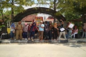 SALUT, PECINTA DANGDUT DI DOPLANG GALANG DANA UNTUK KORBAN KEBAKARAN