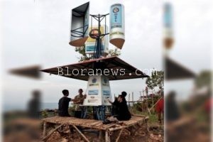 SMK NEGERI 1 BLORA CIPTAKAN PEMBANGKIT LISTRIK TENAGA ANGIN DAN MATAHARI
