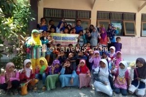 ANGKATAN MUDA MUHAMMADIYAH KRADENAN AJAK ANAK DESA GEMAR MEMBACA