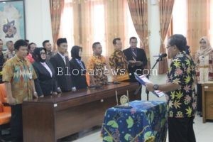 BUPATI BLORA LANTIK JAJARAN DIREKSI PERUSDA WIRA USAHA